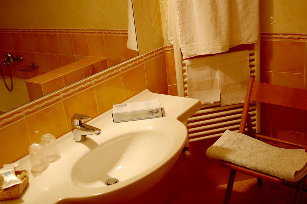 Hotel Capri Bardolino 3S Стая снимка