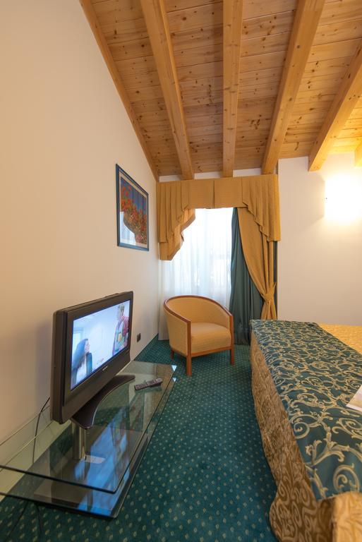 Hotel Capri Bardolino 3S Екстериор снимка