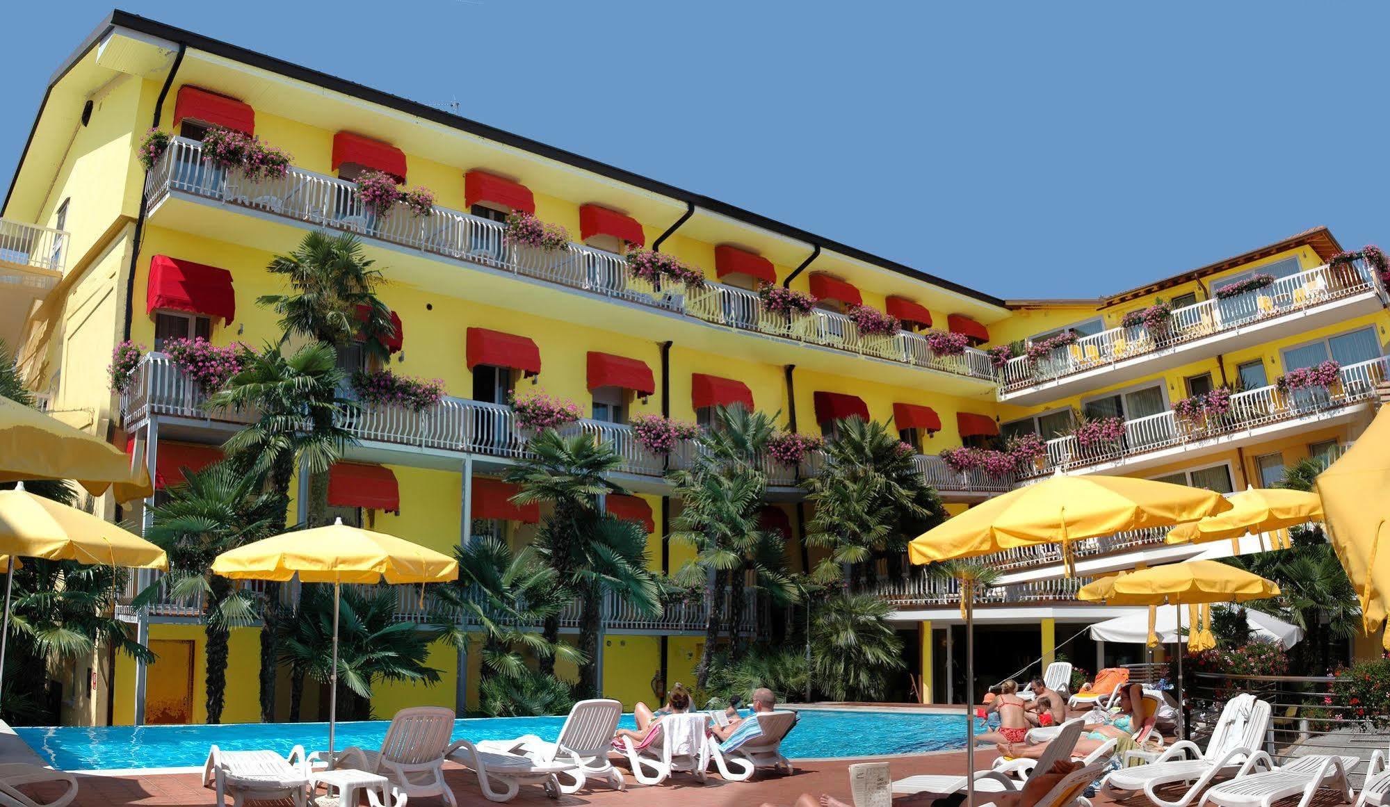 Hotel Capri Bardolino 3S Екстериор снимка
